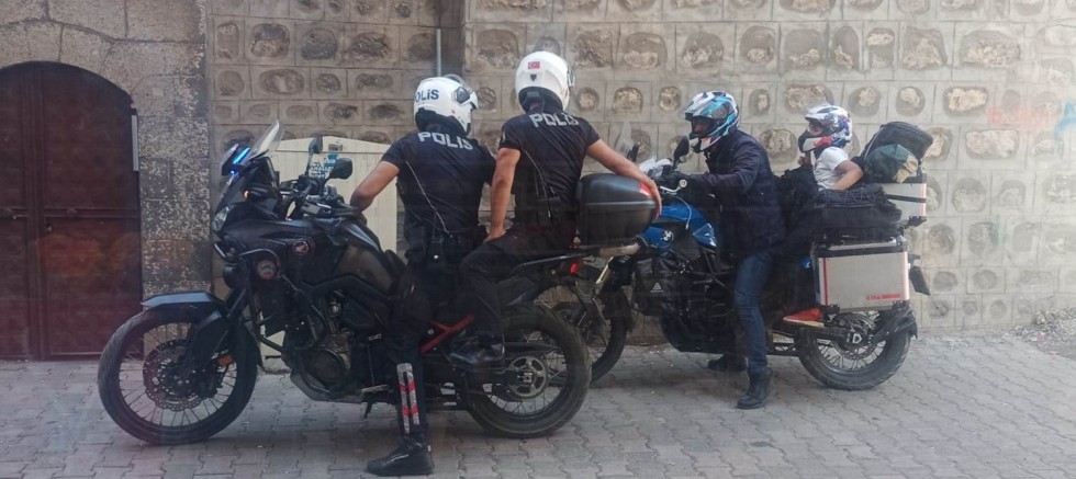 Doğu Turu Yapan Baba ve Oğula Siverek'te Polis Desteği