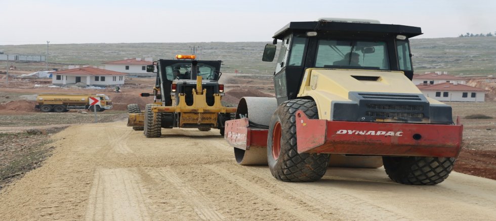 Büyükşehir’den Bozova kırsalında yol atağı