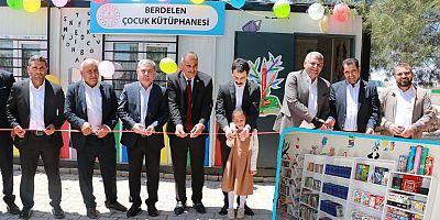 35 Yıl Sonra Mezun Olduğu Okula Kütüphane Kazandırdı