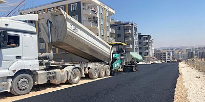 Büyükşehir Belediyesiyle Trafik Rahatlıyor: 8003. Sokak Sıcak Asfaltla Yenilendi