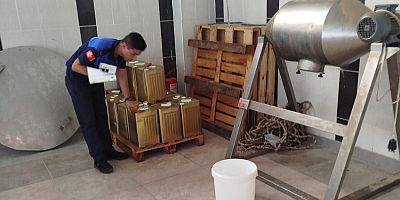 İzinsiz Üretim Yapan İşletmeye Denetim: 300 Kilogram Sade Yağ İmha Edildi