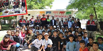 Jandarmadan Ortaokul Öğrencilerinin Bilim Fuarına Anlamlı Destek