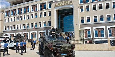 Siverek Adliyesi Önünde Jandarma Aracına Silahlı Saldırı: 2 Yaralı