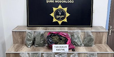  Siverek’te Uyuşturucu Operasyonu: 7 Kilo Skunk Ele Geçirildi