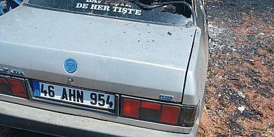 Tarlada Çıkan Yangında Otomobil Küle Döndü 